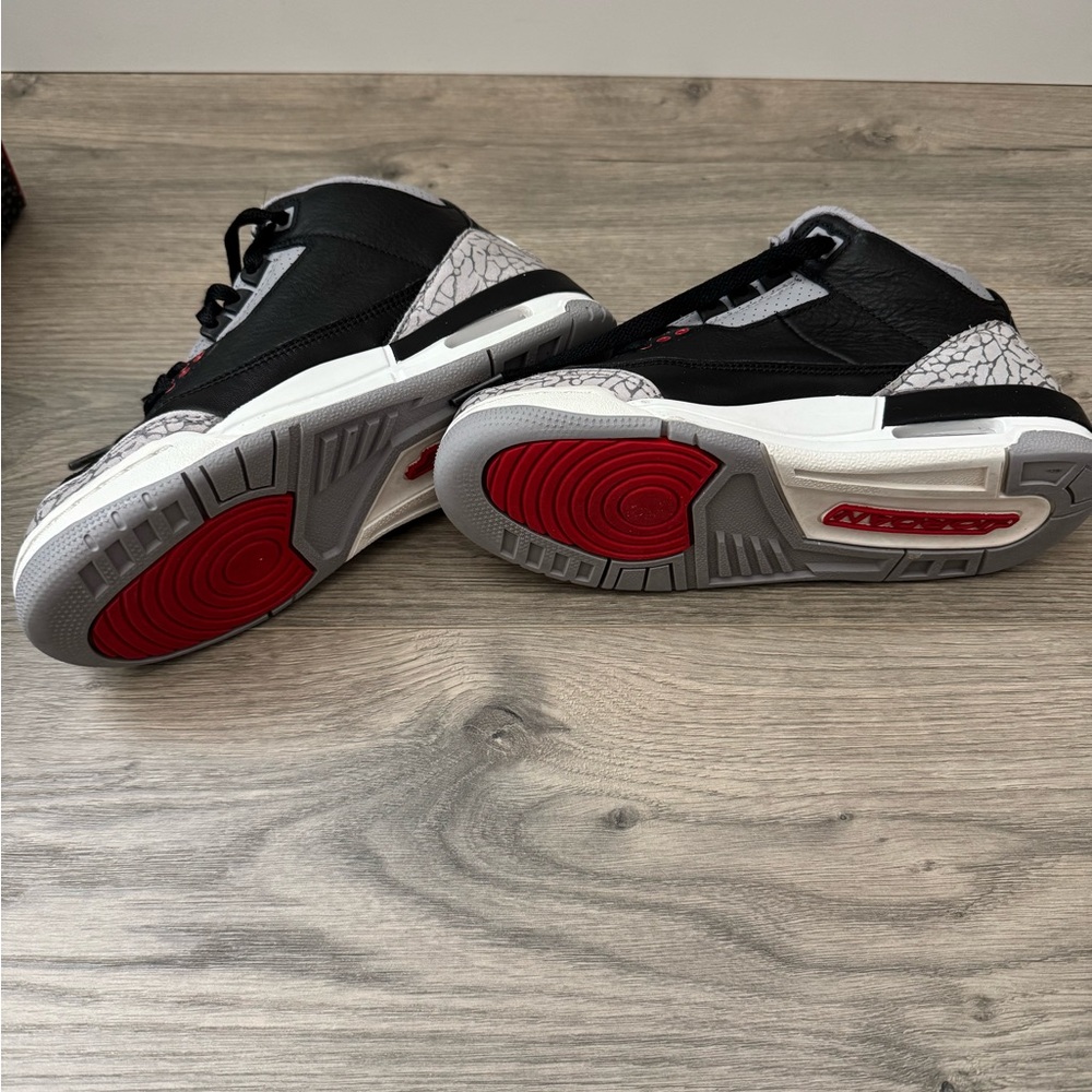 Boys Air Jordan 3 Retro "Black
Cement" - Picture 5 of 9